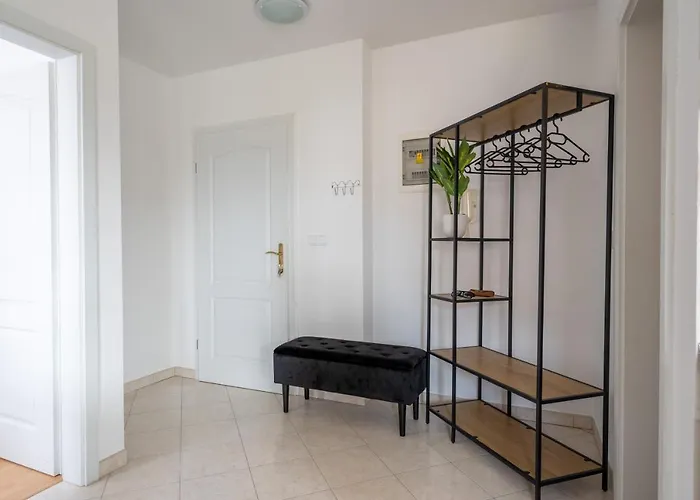 Charmante Wohnung Fusslaeufig Zum Meer In Funtana