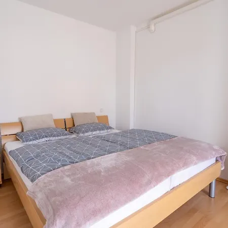 Charmante Wohnung Fusslaeufig Zum Meer In Funtana Exterior photo