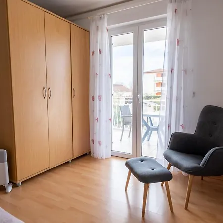 Charmante Wohnung Fusslaeufig Zum Meer In Funtana Exterior photo