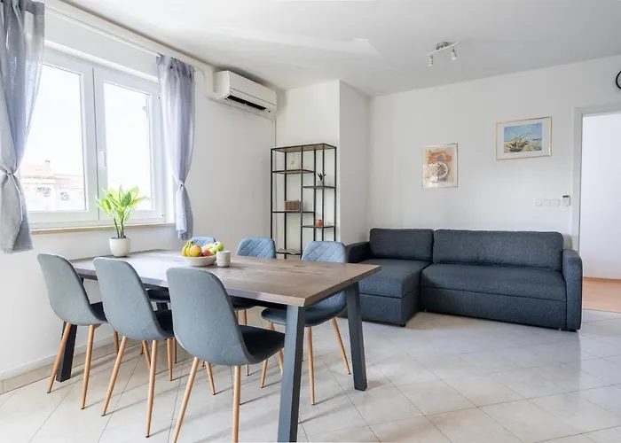 Charmante Wohnung Fusslaeufig Zum Meer In Funtana